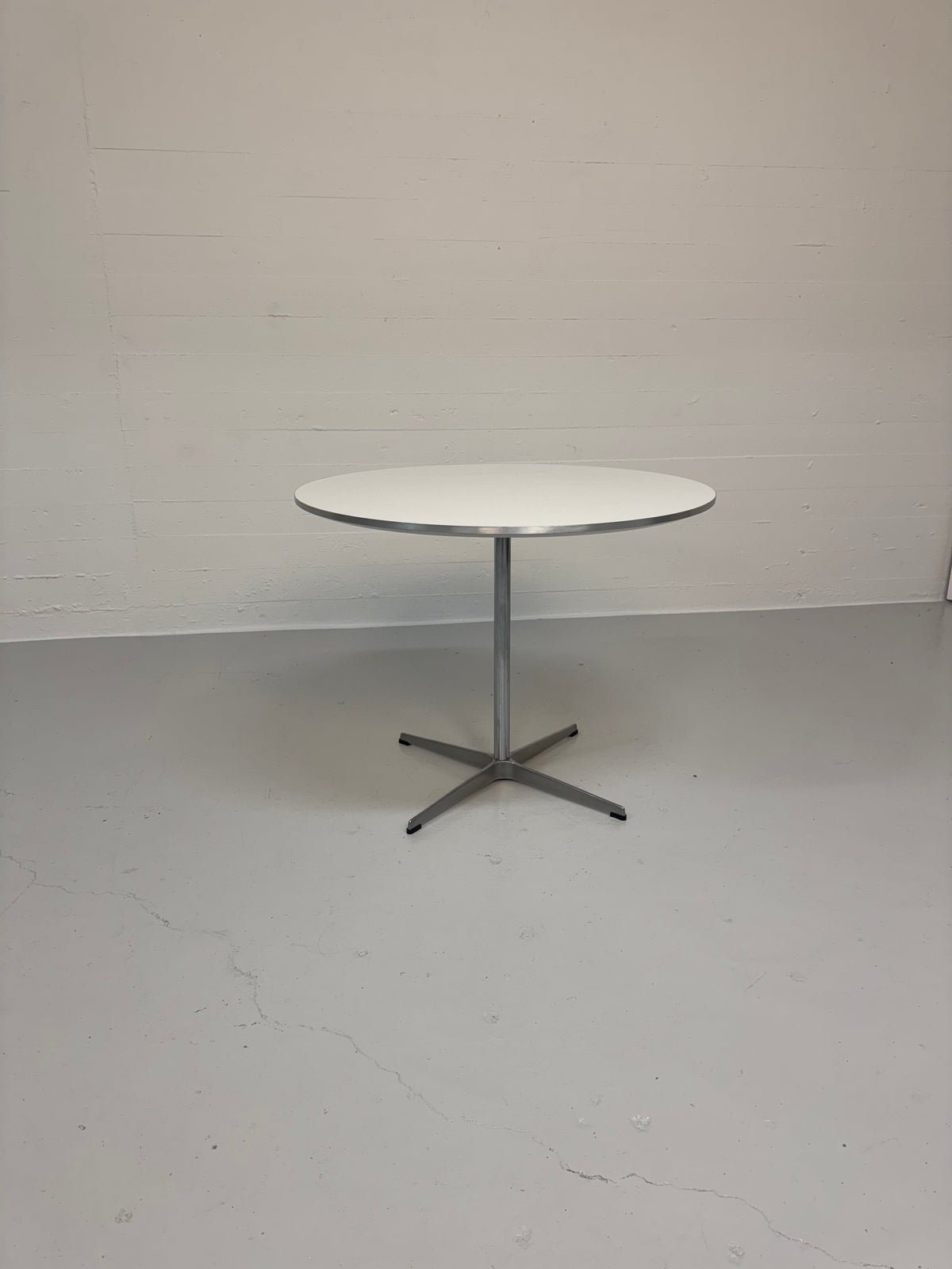 Arne Jacobsen ‘A623’ Fritz Hansen.