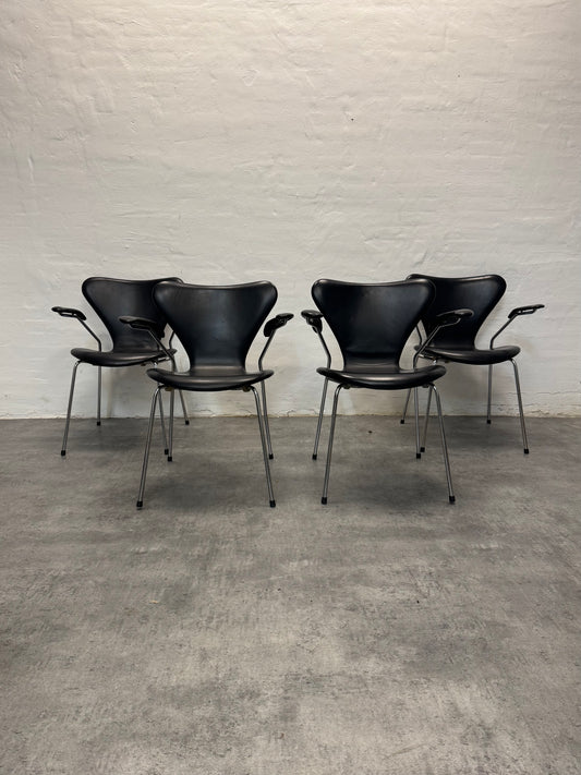 Arne Jacobsen ‘3207’ Fritz Hansen.
