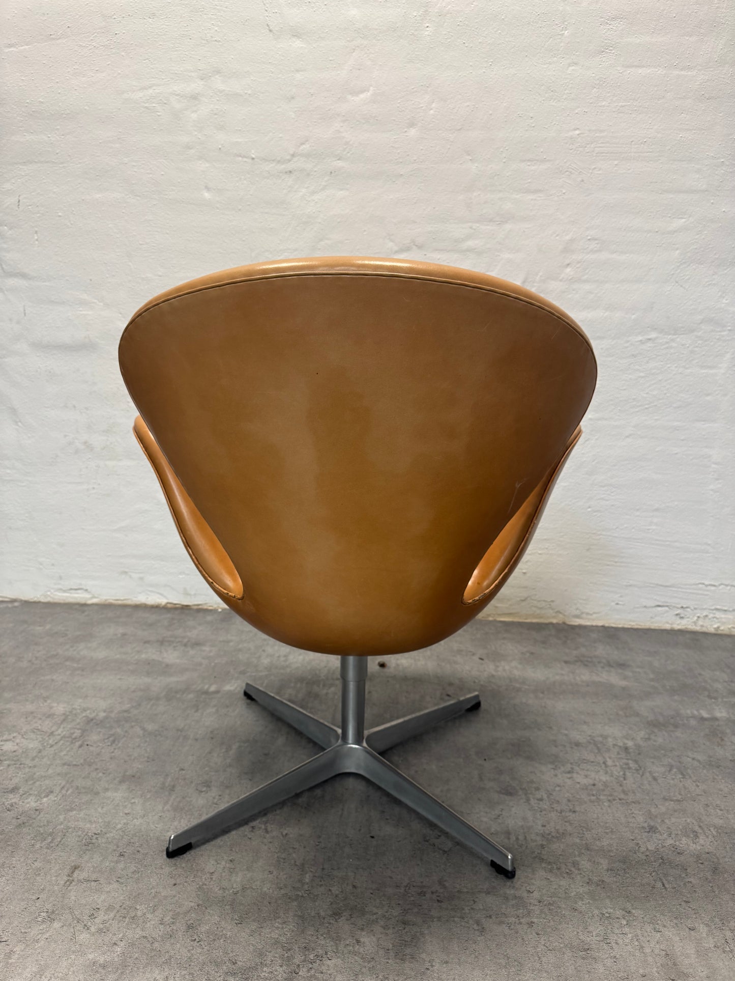 Arne Jacobsen ‘Svanen’ Fritz Hansen.