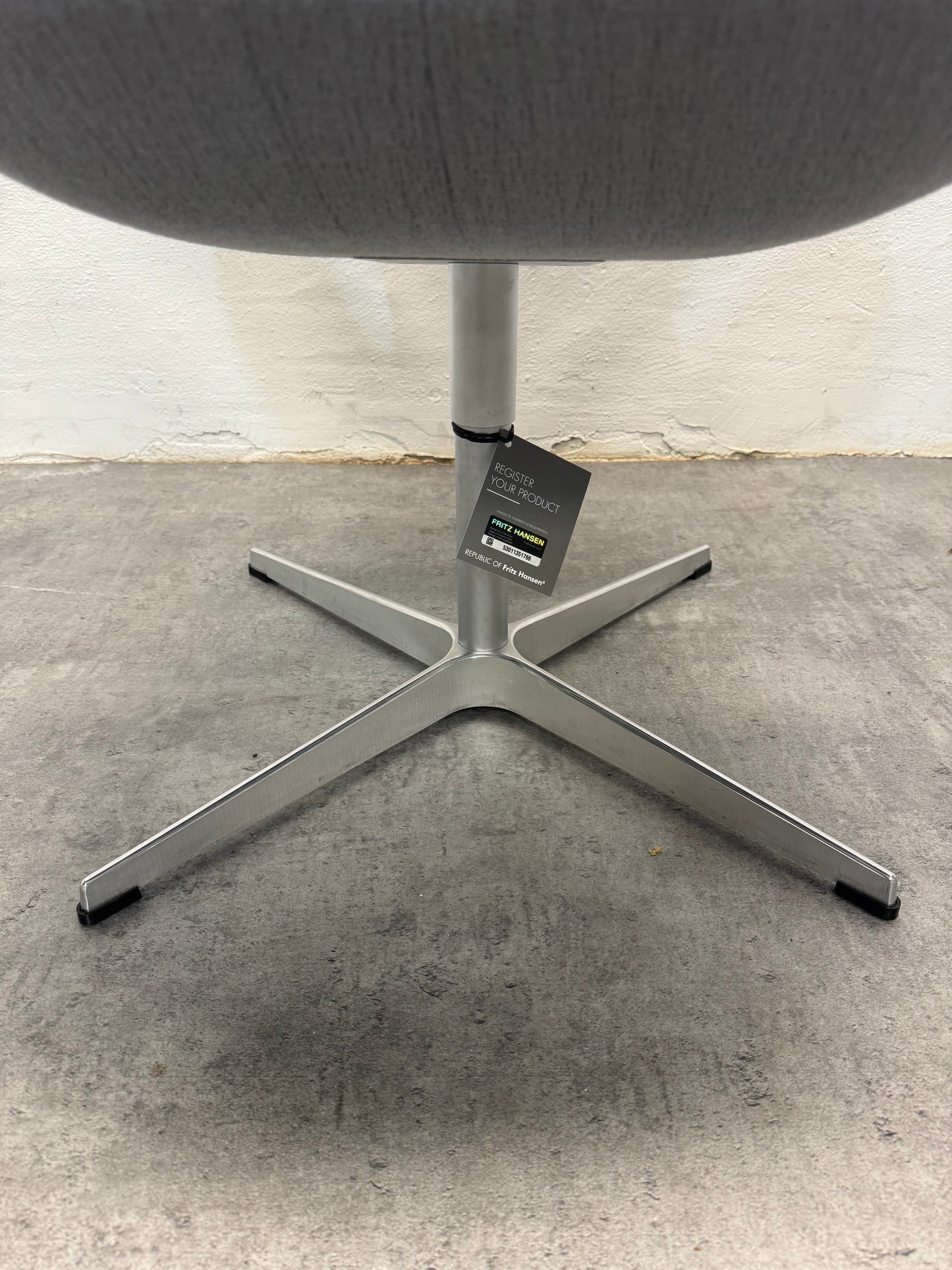 Som ny, Arne Jacobsen ‘Svanen’ Fritz Hansen, model: 3320, original polstring.