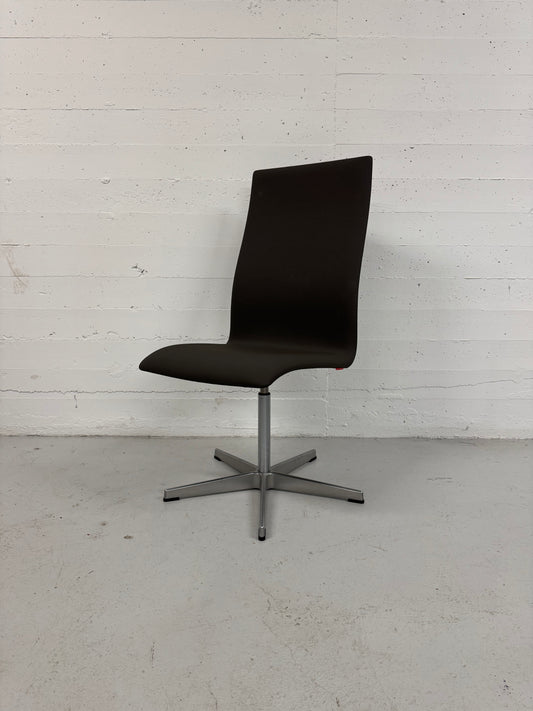 Red Label, Arne Jacobsen ‘Oxford’ kontorstol, Fritz Hansen.