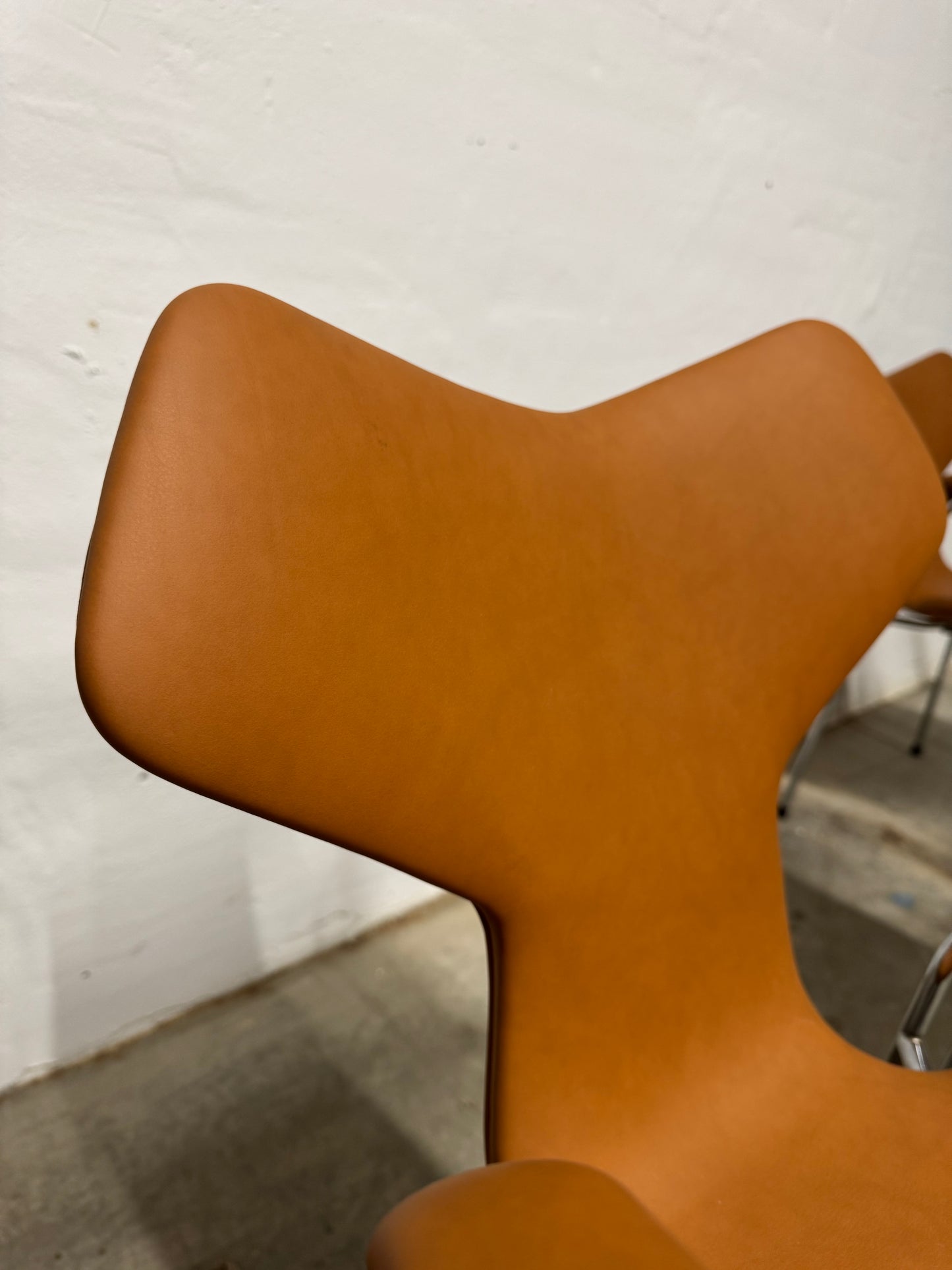 Nypolstret Arne Jacobsen ‘Grand Prix’ Fritz Hansen.