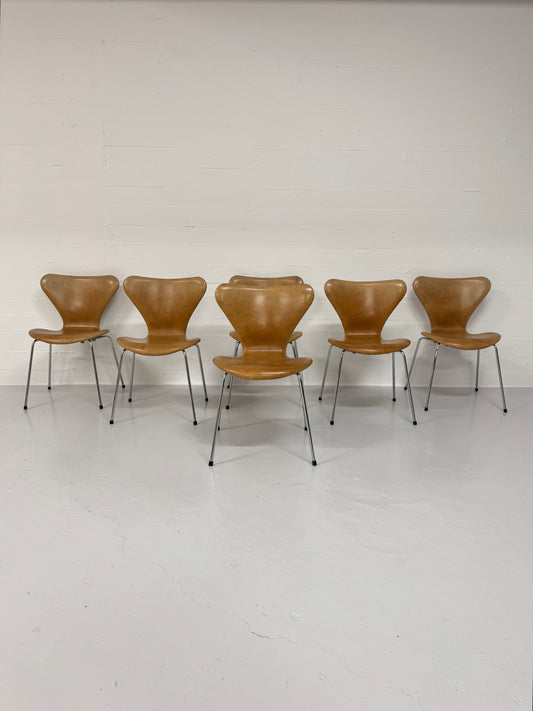 Arne Jacobsen ‘3107’ Fritz Hansen.
