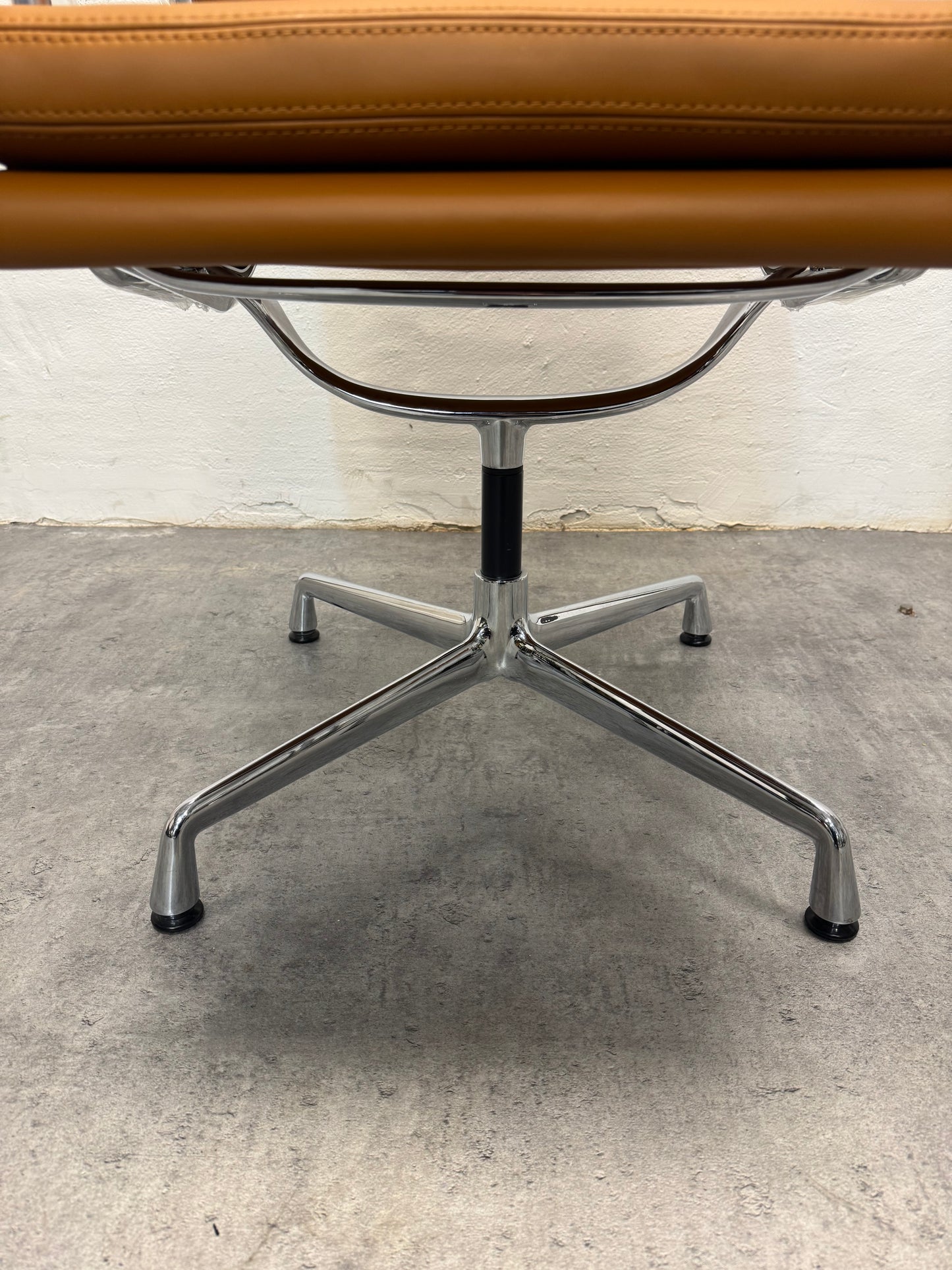 Charles Eames ‘EA-208’ softpad kontorstol.