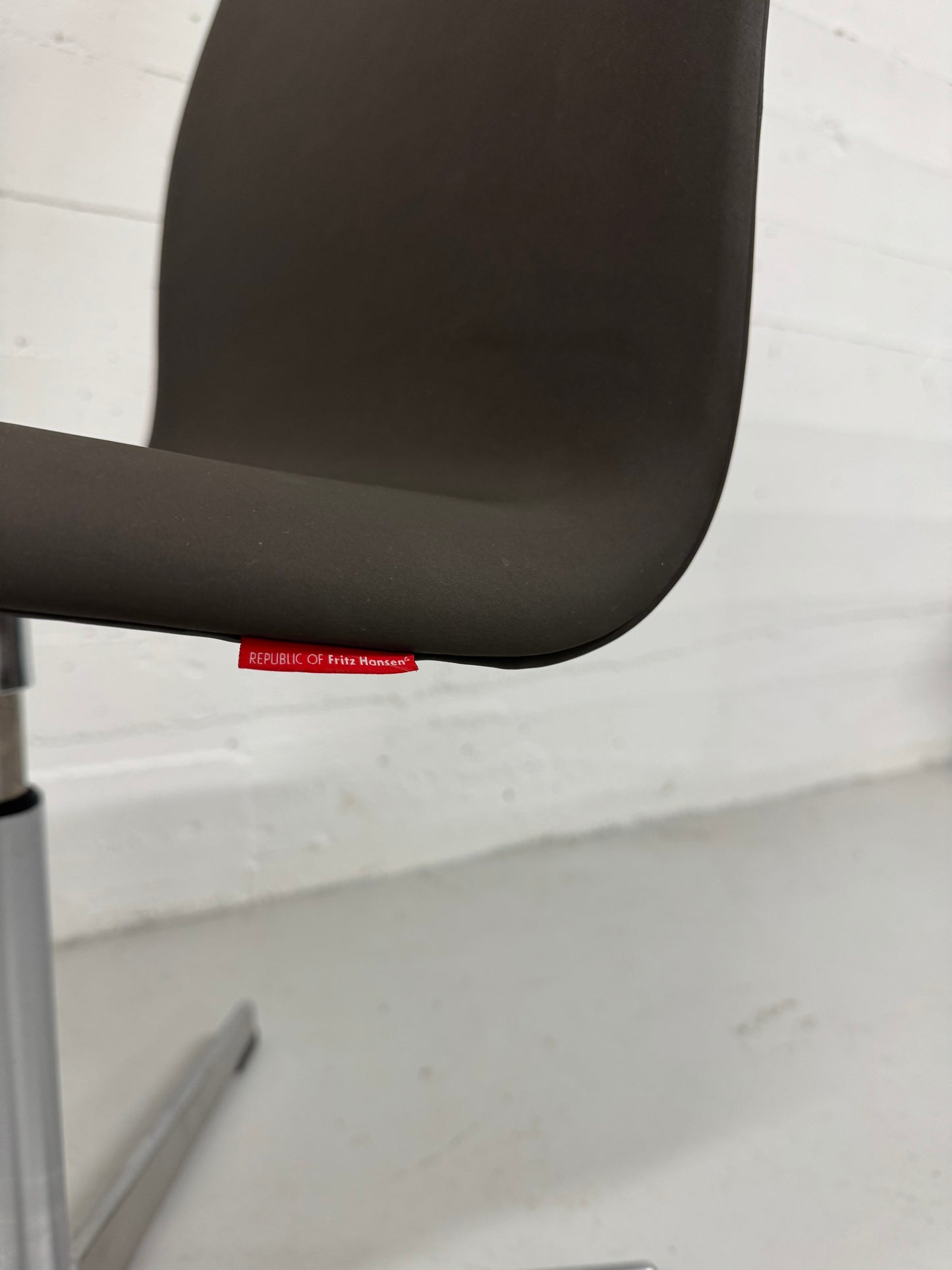 Red Label, Arne Jacobsen ‘Oxford’ kontorstol, Fritz Hansen.