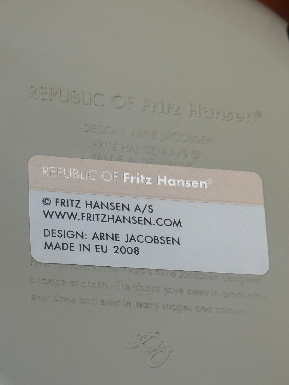 Arne Jacobsen ‘3107’ Fritz Hansen.