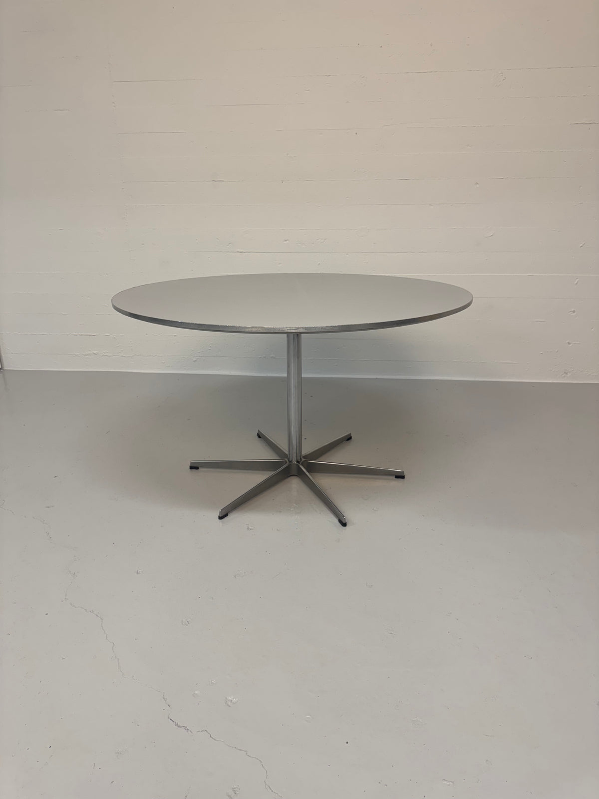 Arne Jacobsen ‘A825’ Fritz Hansen.