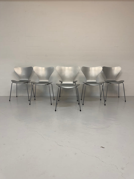 Arne Jacobsen ‘3107’ Fritz Hansen.