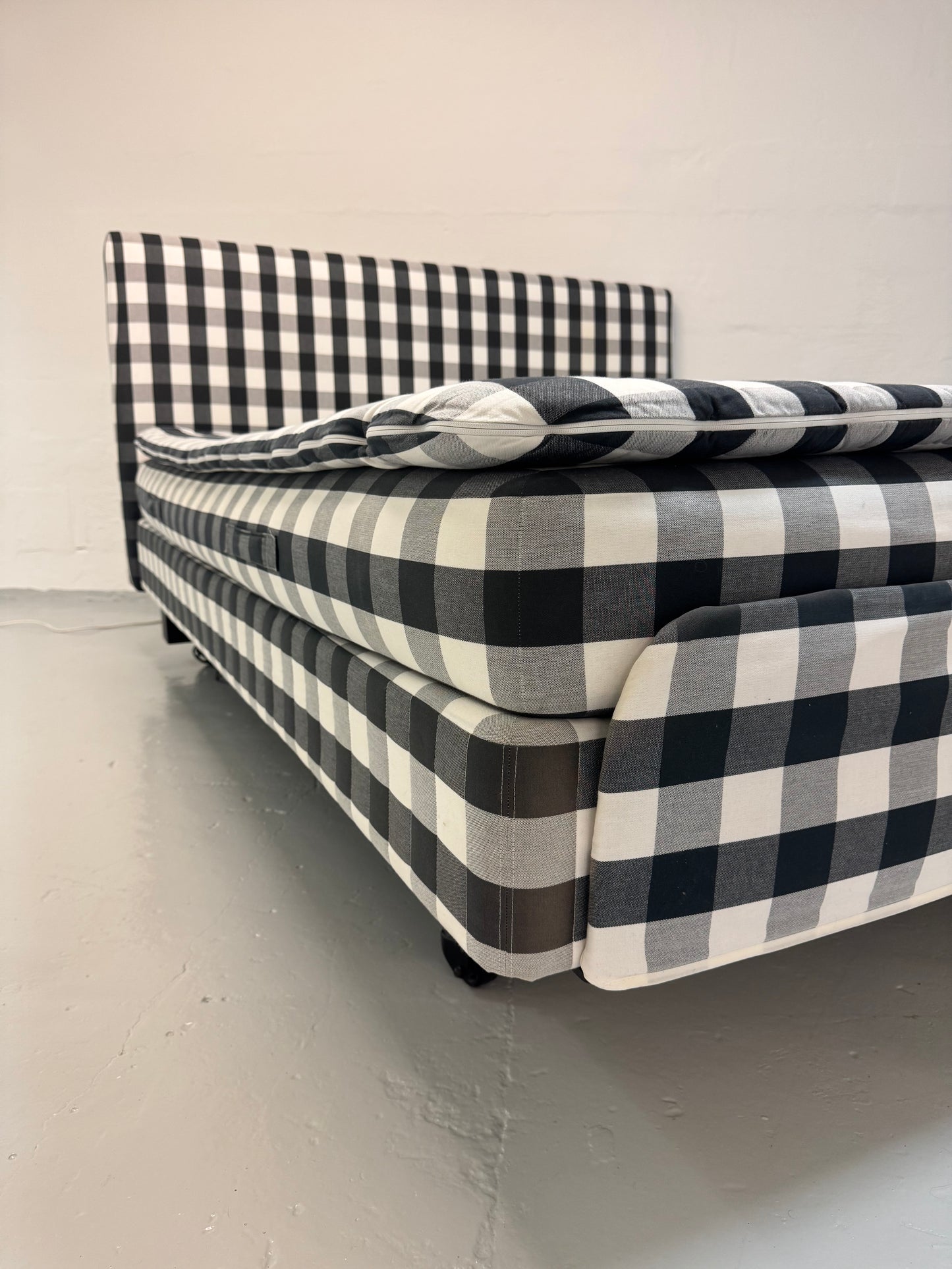 Hästens Adjustable dobbelt elevationsseng m. gavl & massage – 180x210 cm