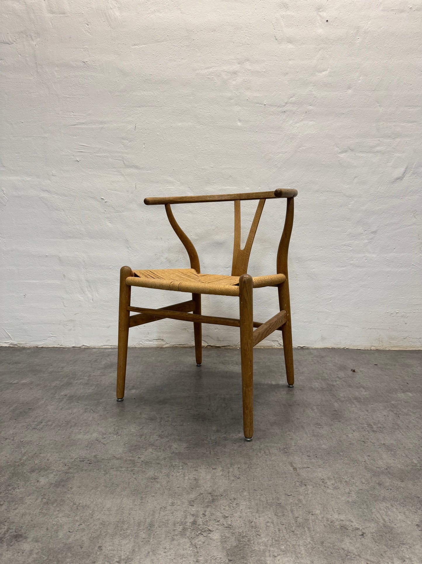 Hans J. Wegner ‘CH-24’ Carl Hansen & Søn.
