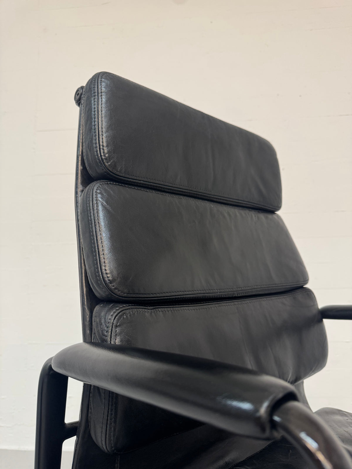 Charles Eames ‘EA-219’ Vitra.