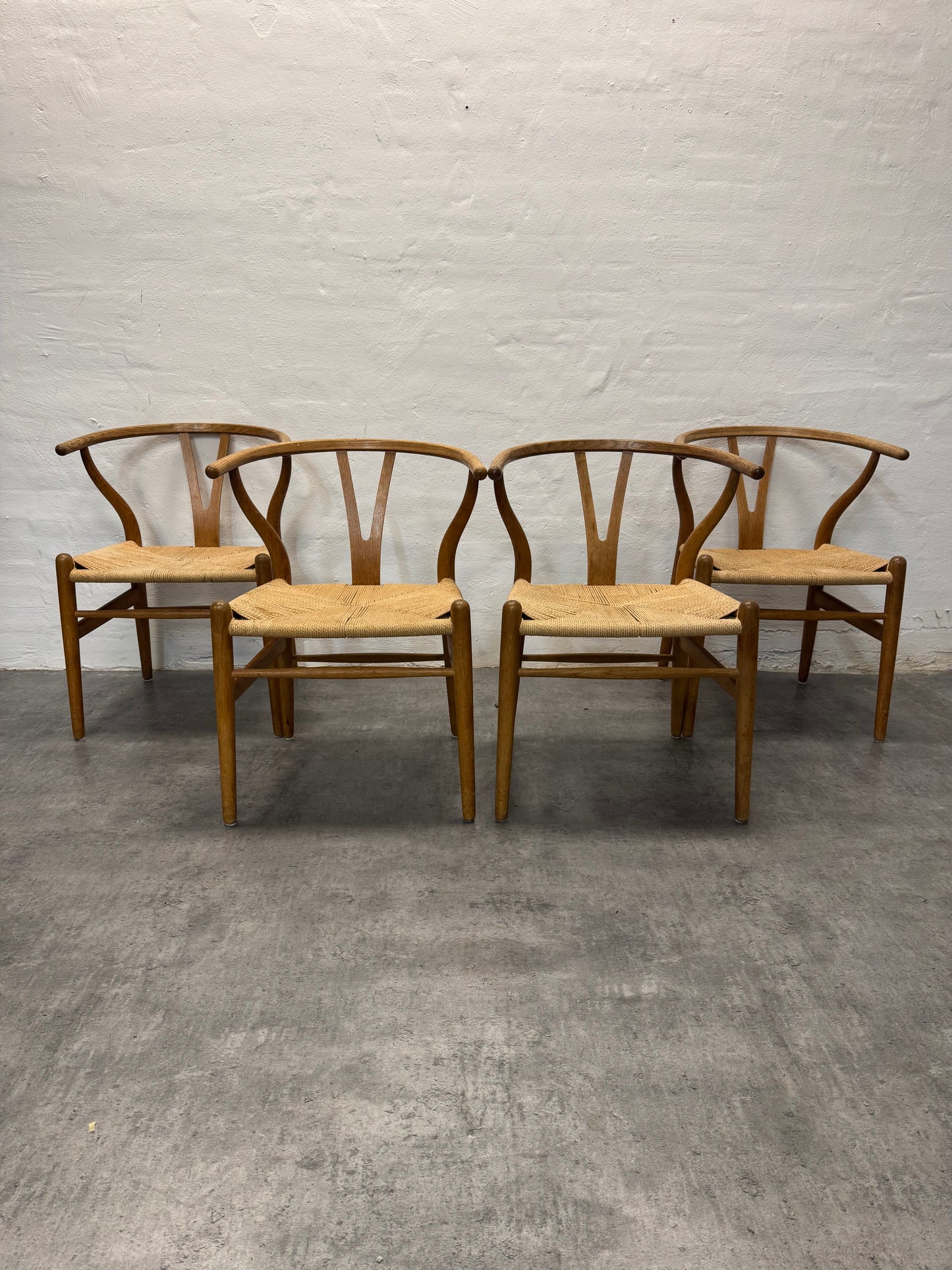 Egetræ, Hans J. Wegner ‘CH-24’ Carl Hansen & Søn.