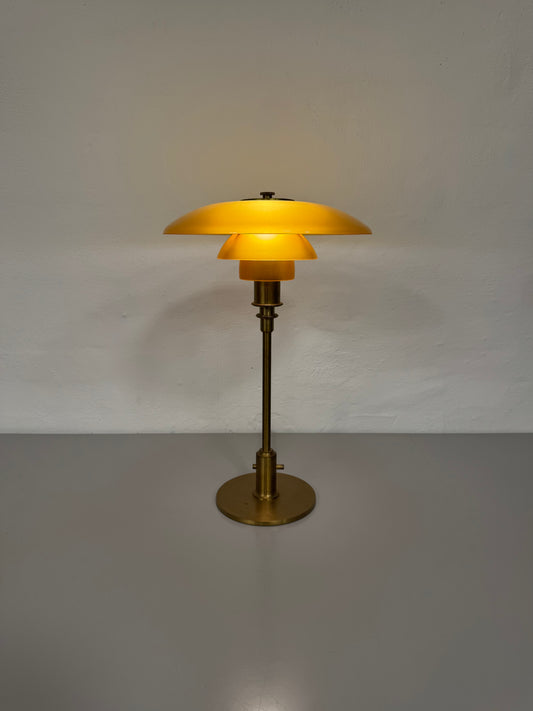 Poul Henningsen, “PH 3/2” Louis Poulsen.