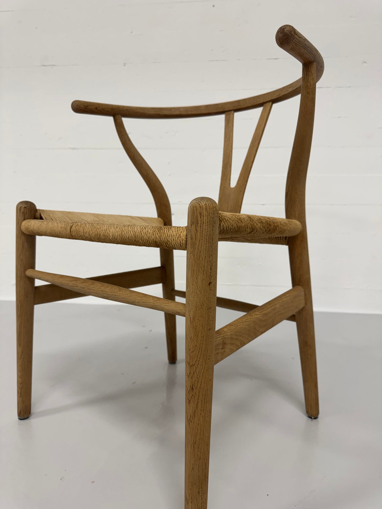 Hans J. Wegner ‘CH-24’ Carl Hansen & Søn.