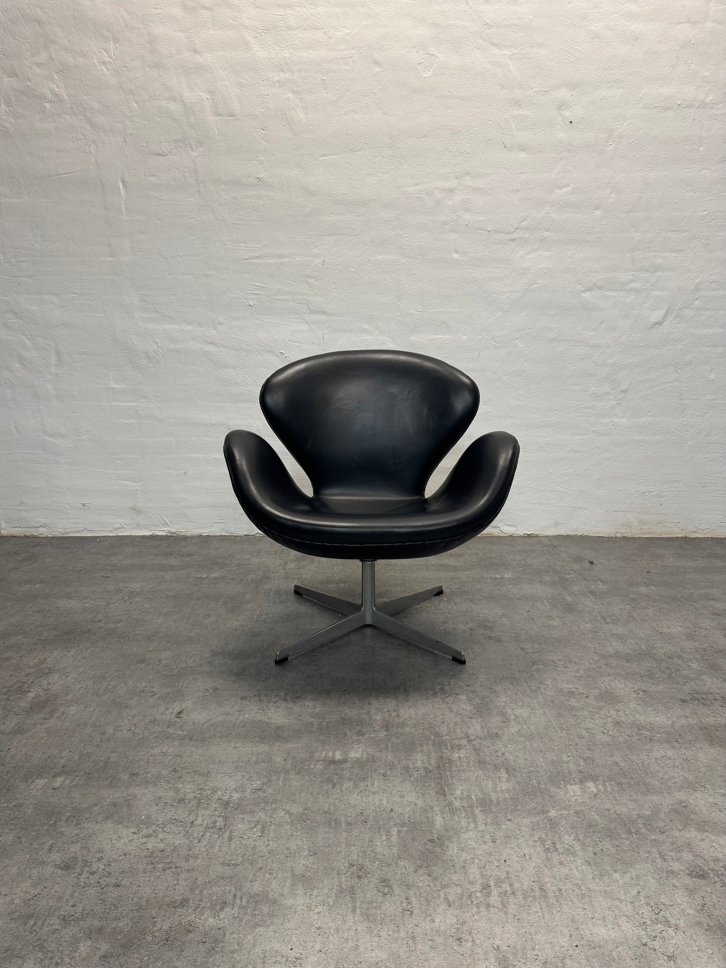 Arne Jacobsen ‘Svanen’ Fritz Hansen.