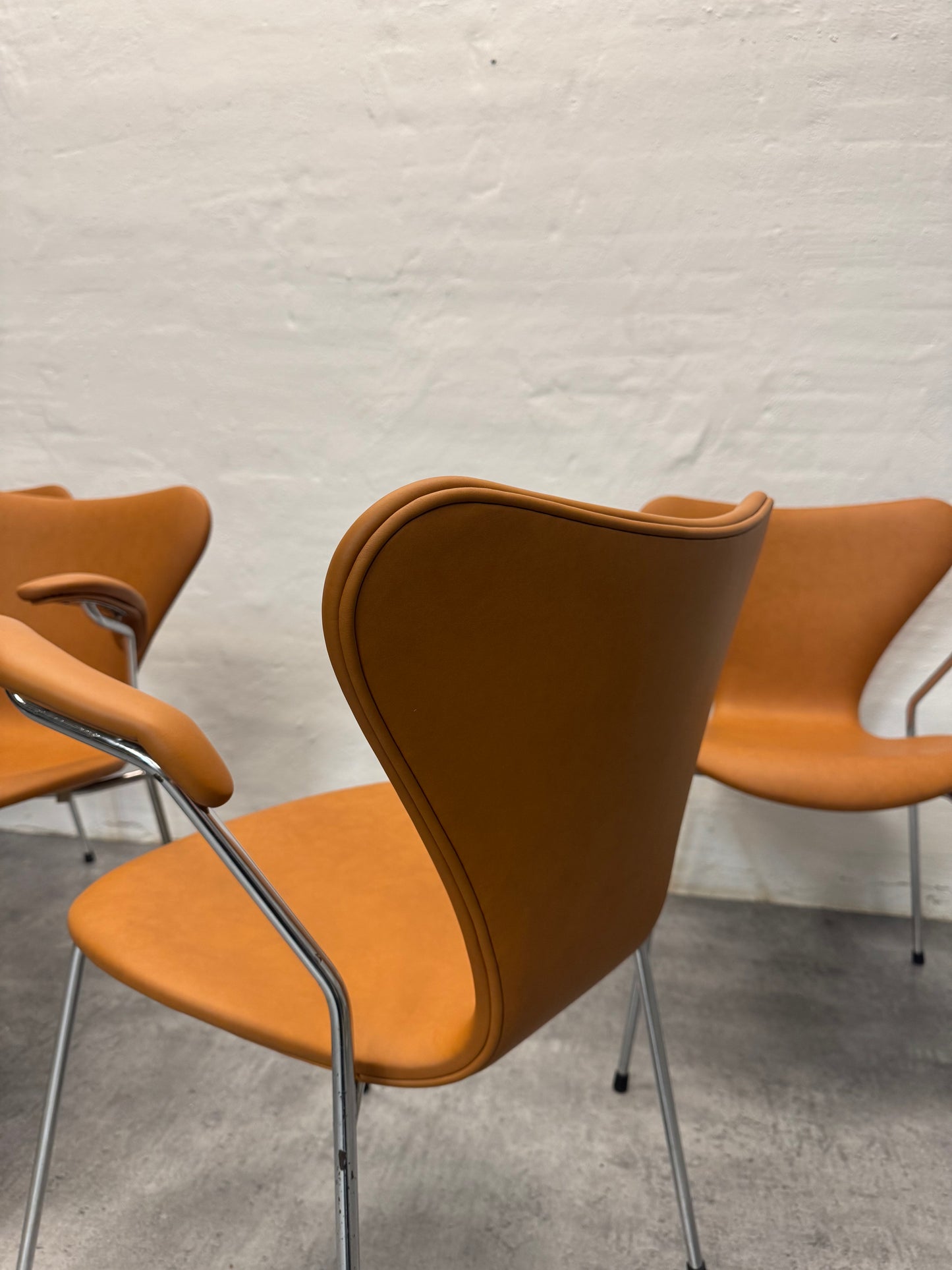 Nypolstret Arne Jacobsen ‘3207’ Fritz Hansen.