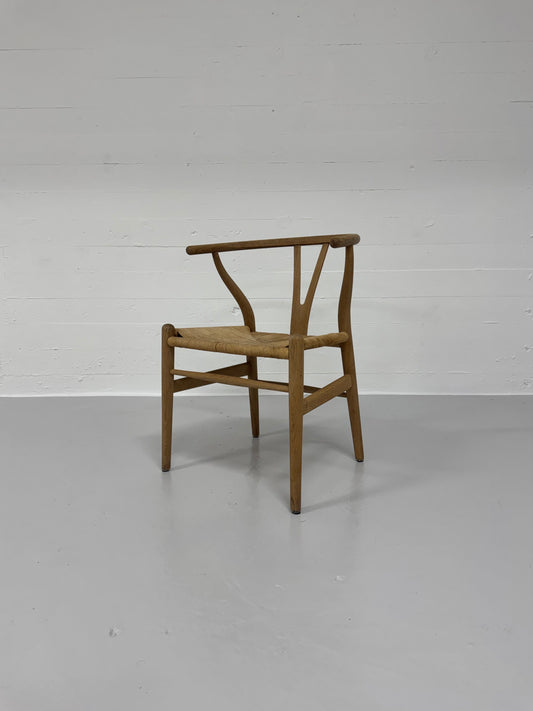Hans J. Wegner ‘CH-24’ Carl Hansen & Søn.