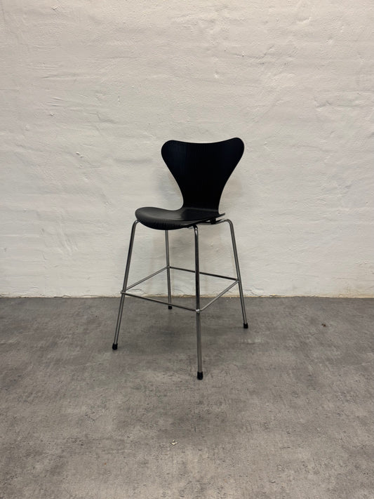 Junior, Arne Jacobsen ‘Syveren/3187’ Fritz Hansen.