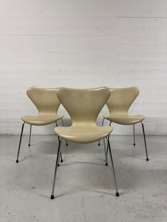 Arne Jacobsen ‘Syveren/3107’ Fritz Hansen.
