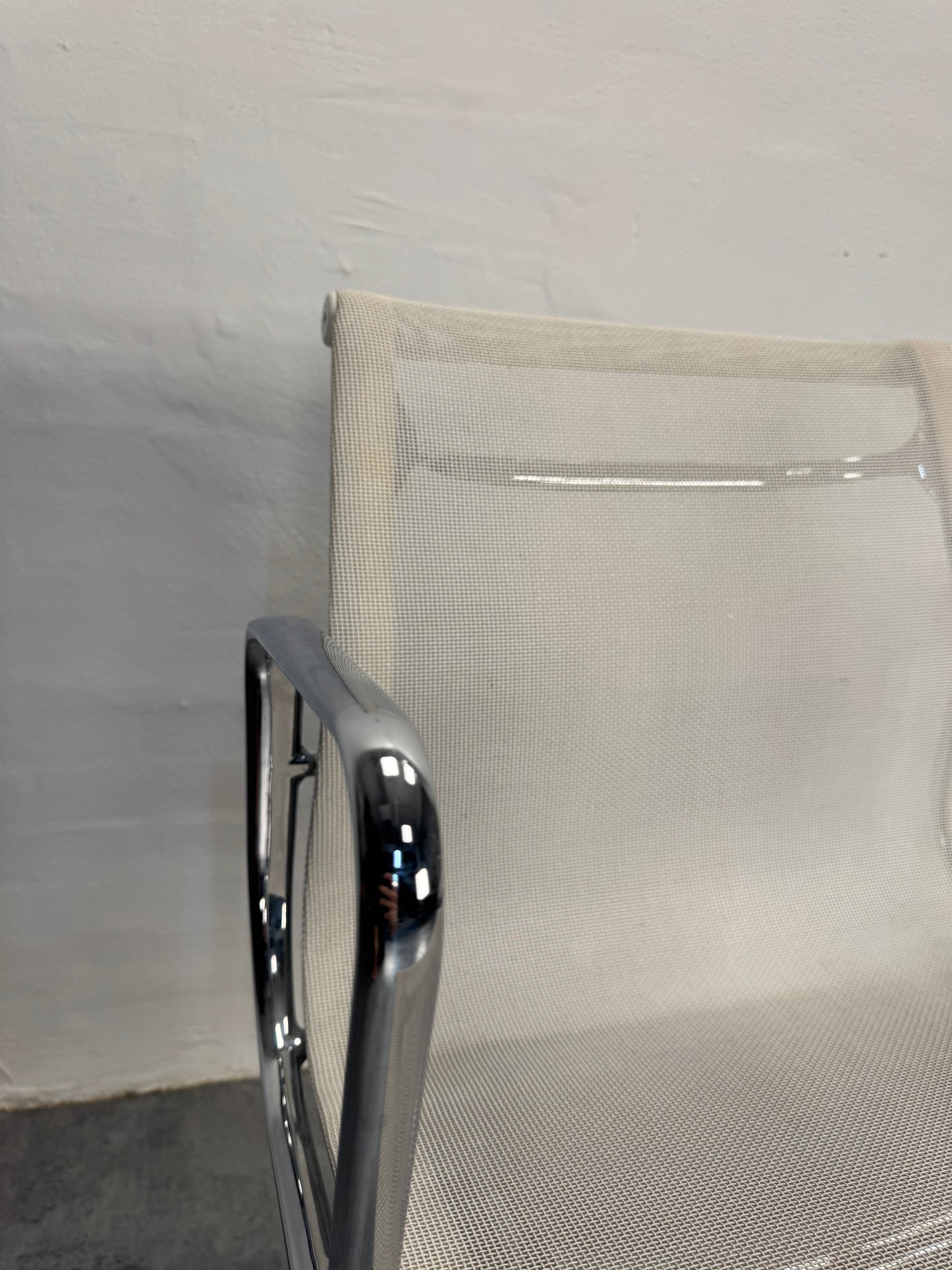 Charles Eames ‘EA107’ kontorstol, Vitra.