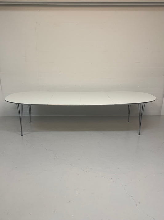 Piet Hein ‘Superellipse’ Fritz Hansen.