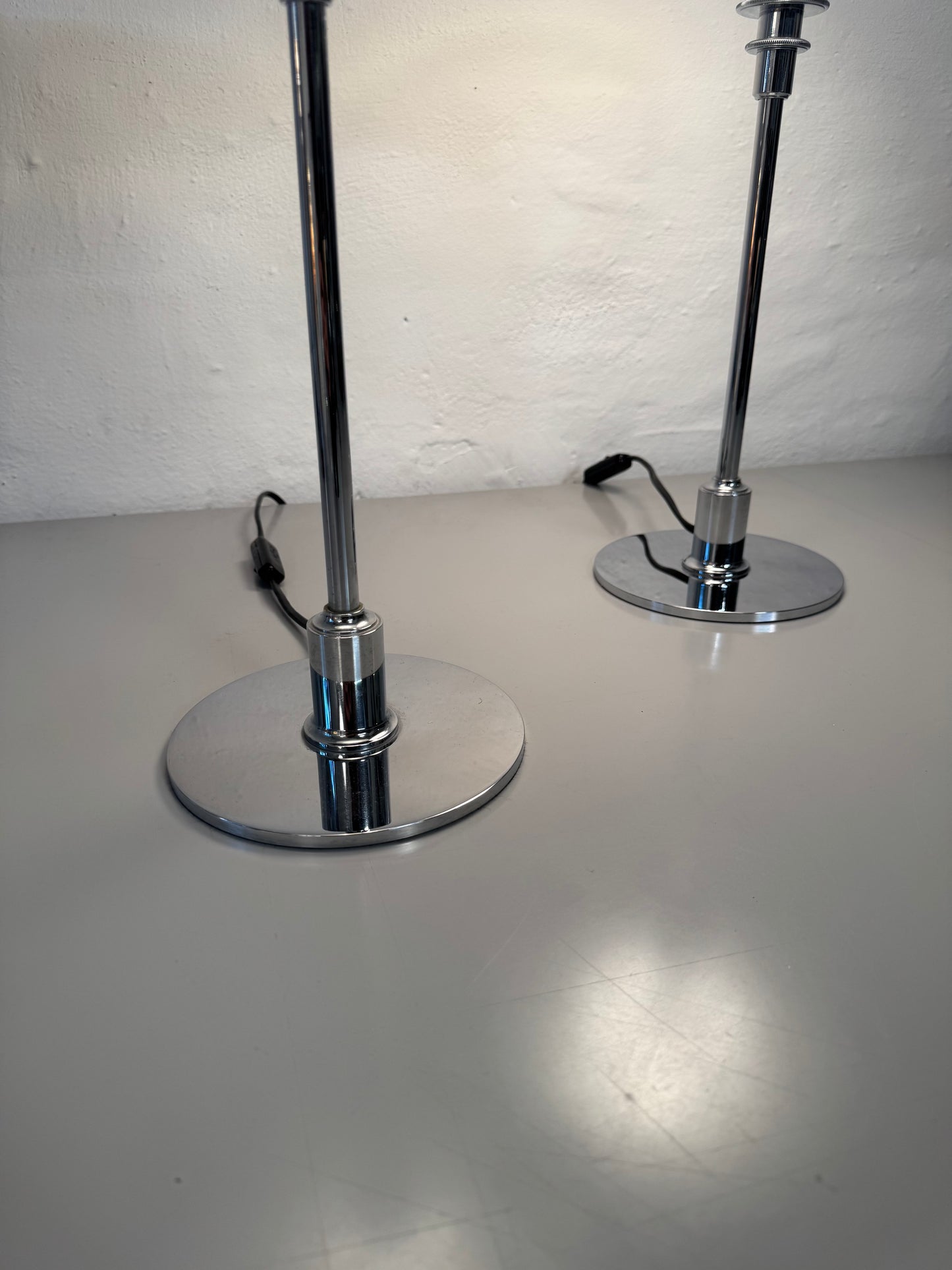 Poul Henningsen, “PH 3/2” Louis Poulsen.