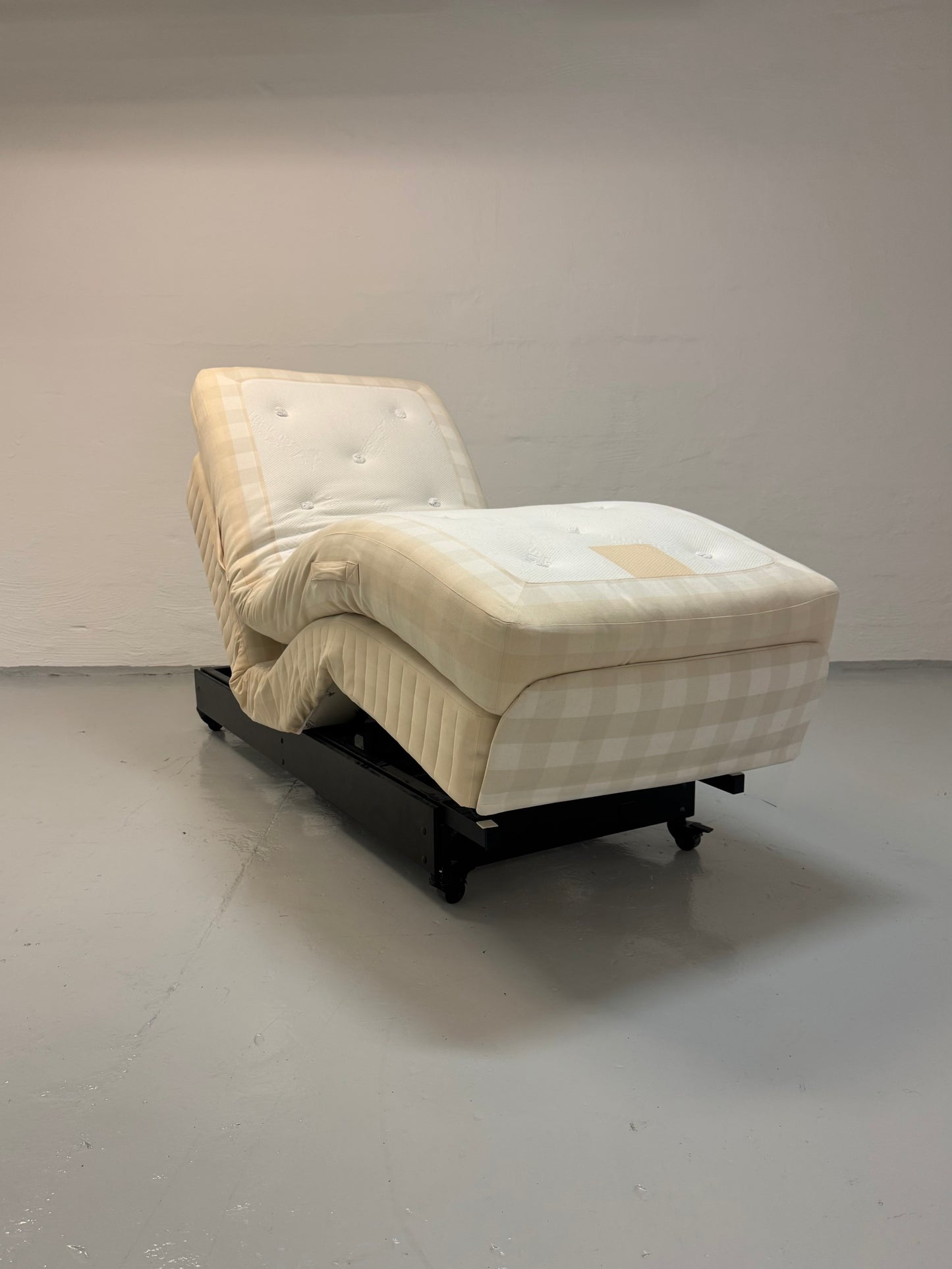 Hästens ‘Citation’ Adjustable elevationsseng – 90x210 cm