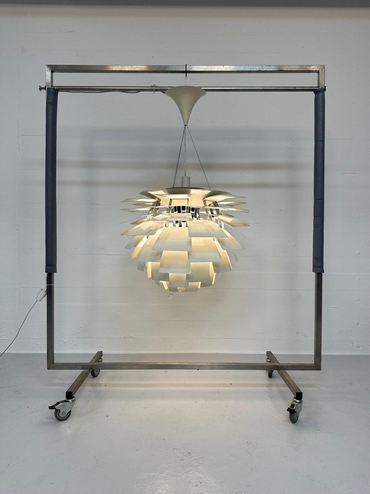 Ø72cm, Poul Henningsen ‘Koglen’ Louis Poulsen.