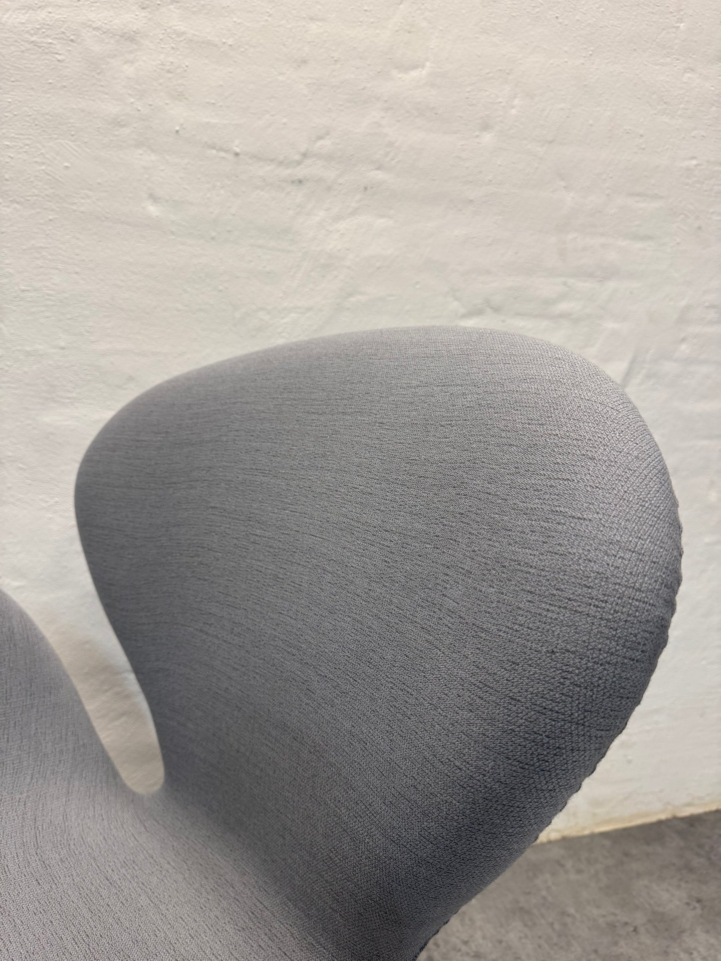 Som ny, Arne Jacobsen ‘Svanen’ Fritz Hansen, model: 3320, original polstring.