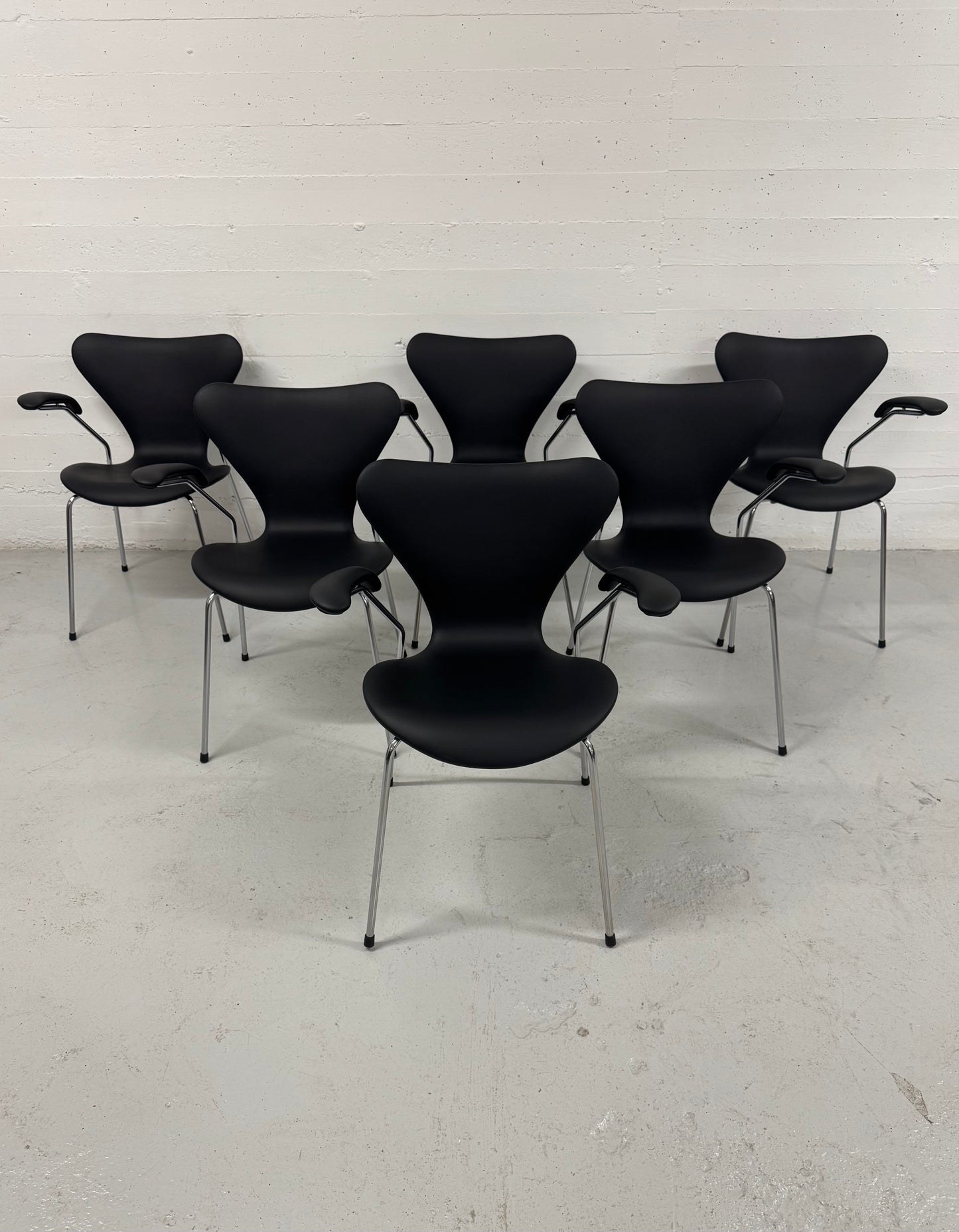 Nypolstret Arne Jacobsen ‘Syveren/3207’ Fritz Hansen.