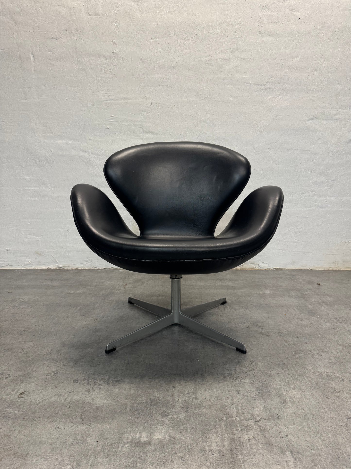 Arne Jacobsen ‘Svanen’ Fritz Hansen.