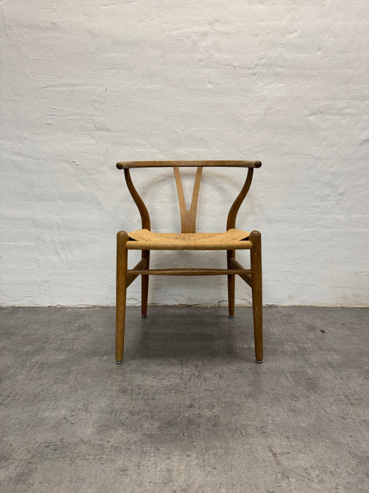 Hans J. Wegner ‘CH-24’ Carl Hansen & Søn.