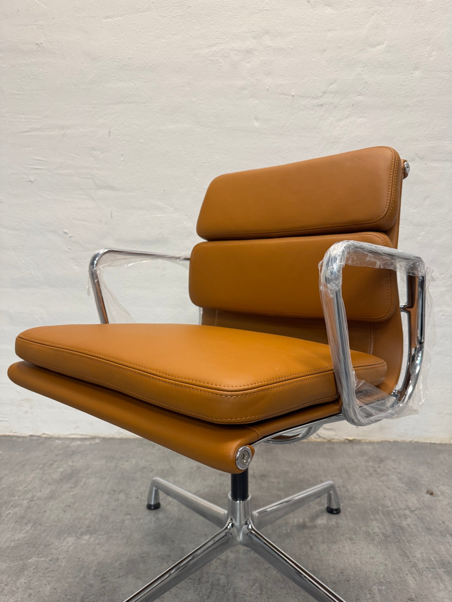 Charles Eames ‘EA-208’ softpad kontorstol.