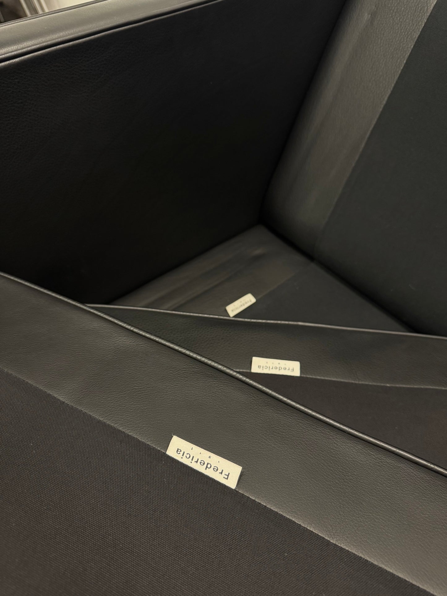 Børge Mogensen ‘2212’ Fritz Hansen.