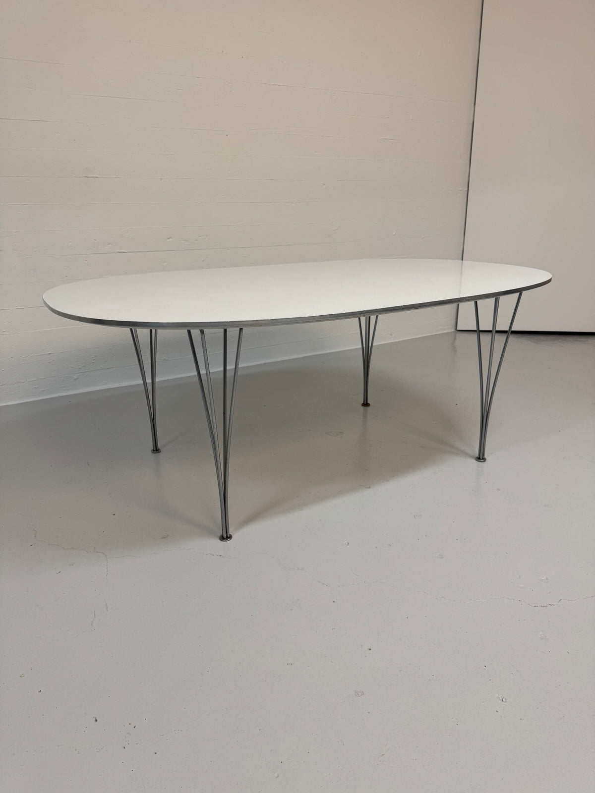 Piet Hein ‘Superellipse’ Fritz Hansen.