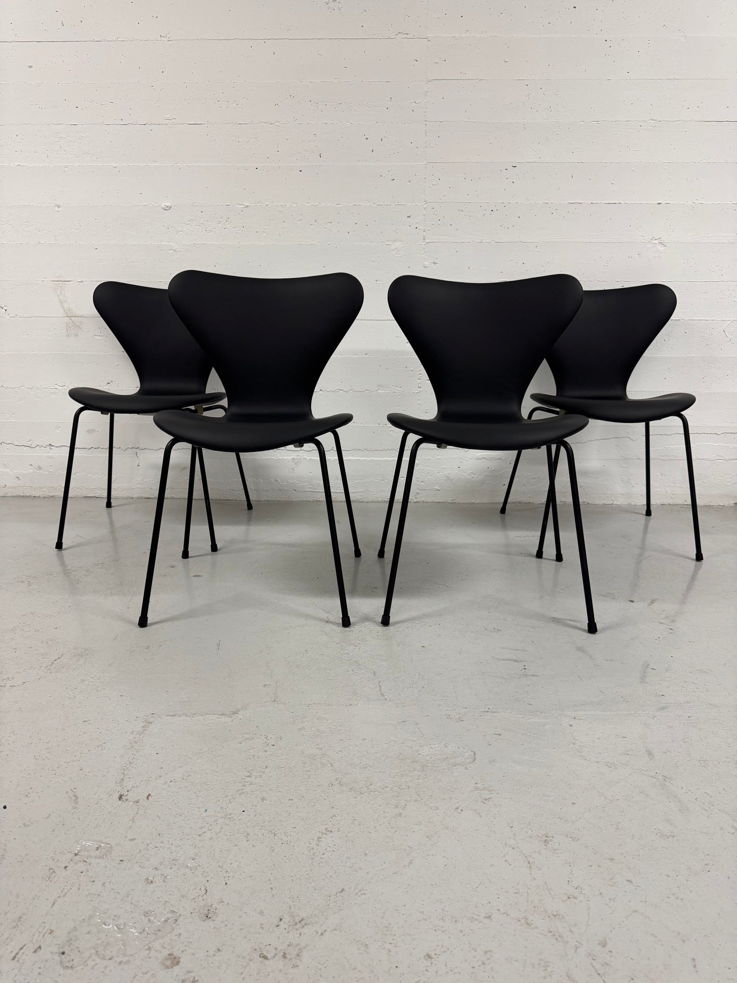 Nypolstret Arne Jacobsen ‘Syveren/3107’ Fritz Hansen.