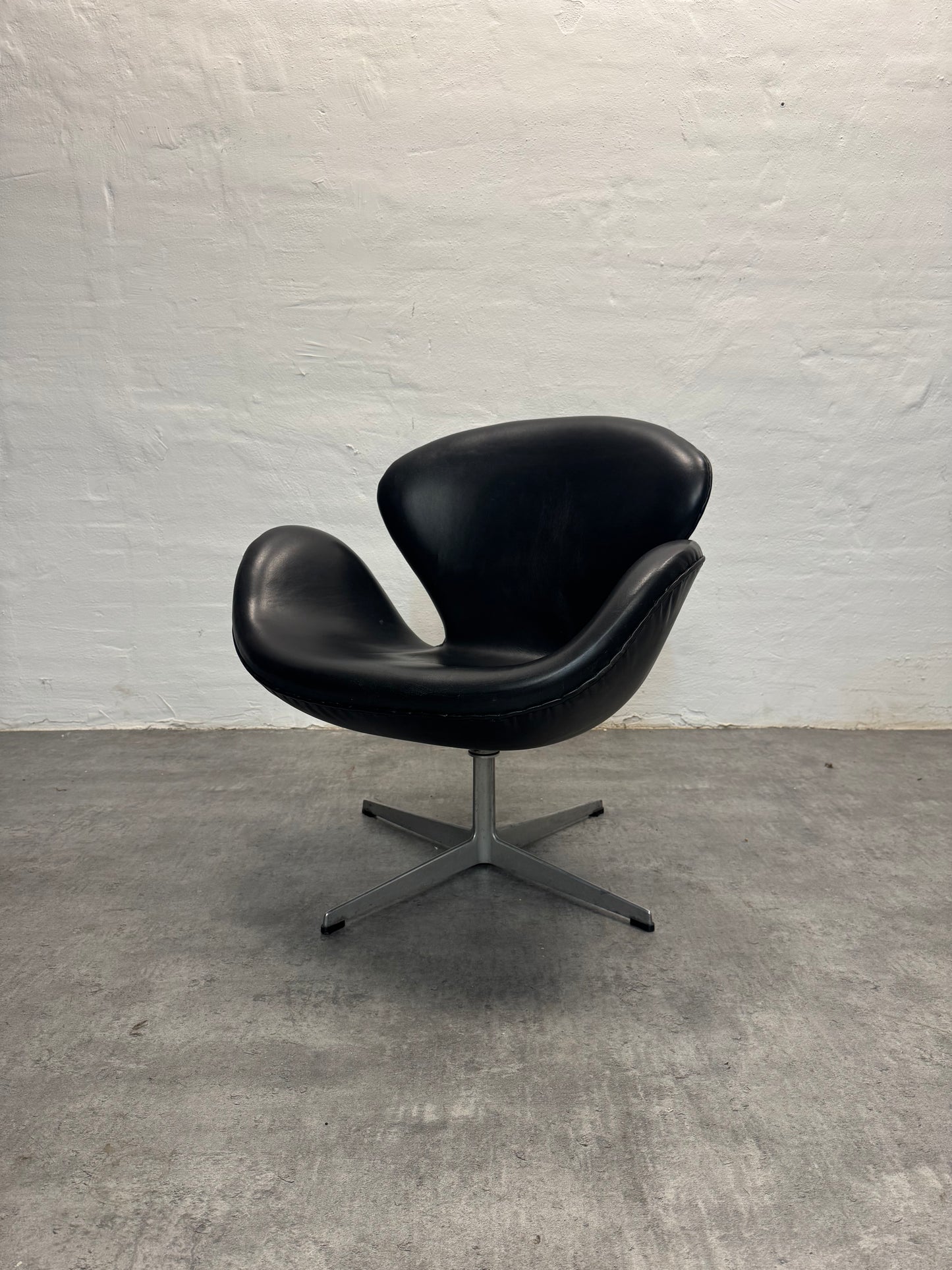 Arne Jacobsen ‘Svanen’ Fritz Hansen.