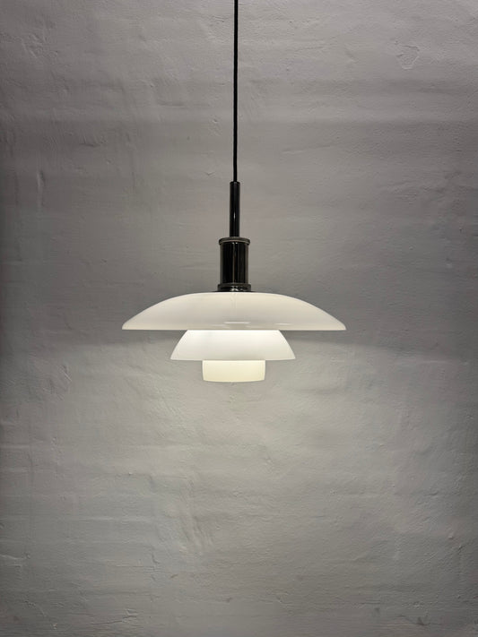 Poul Henningsen, “PH 4½-4” Louis Poulsen.