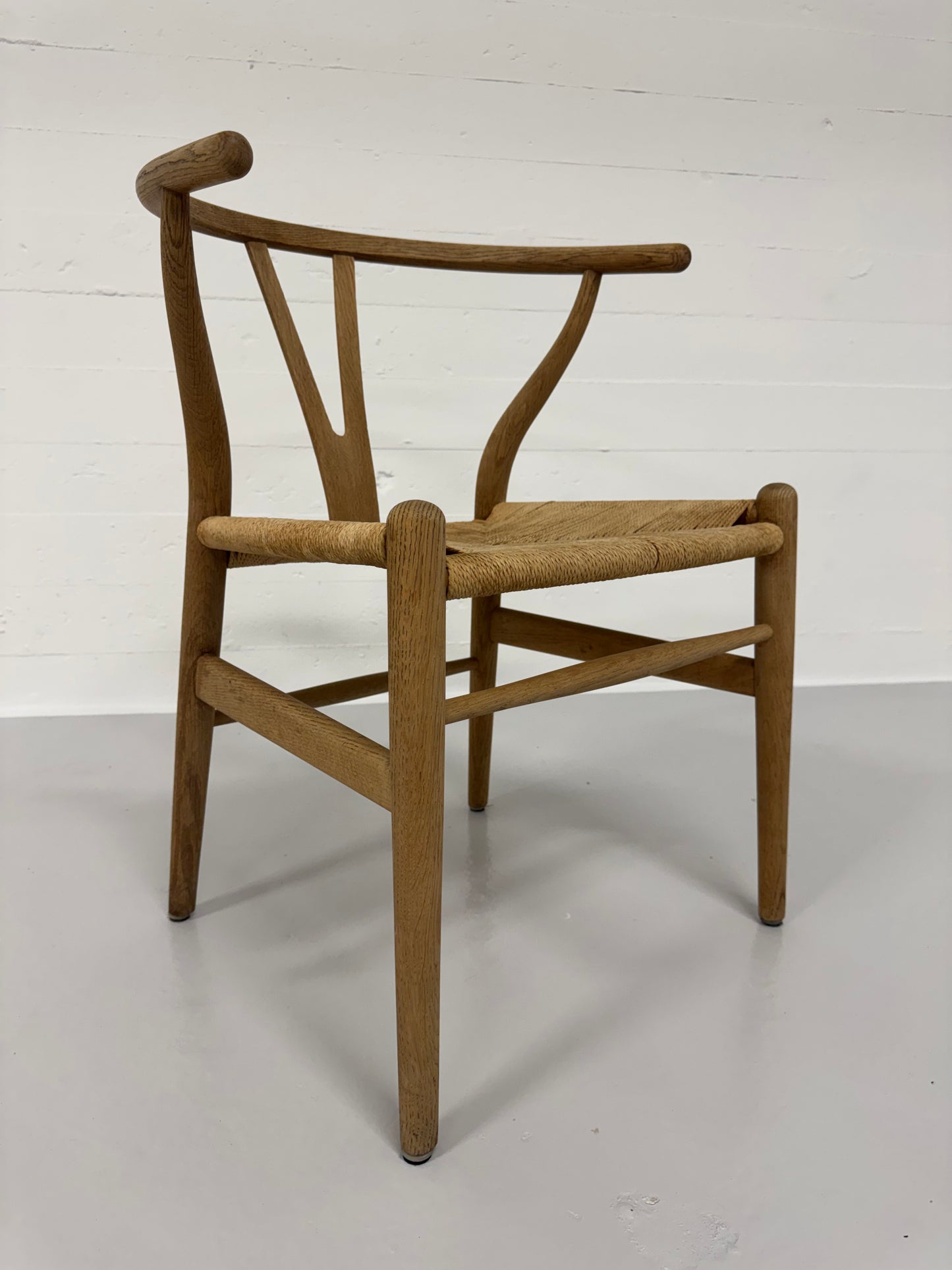 Hans J. Wegner ‘CH-24’ Carl Hansen & Søn.