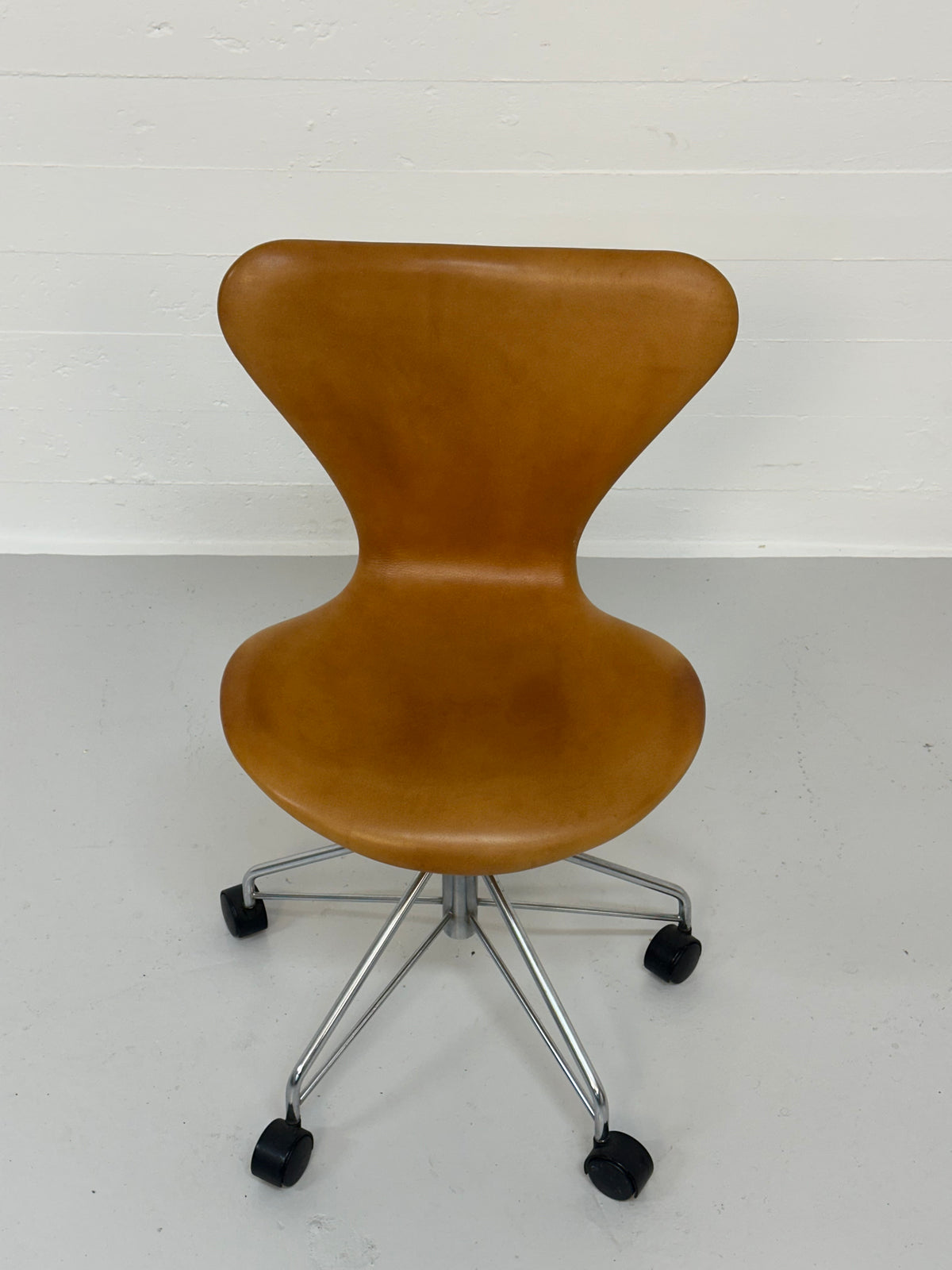 Arne Jacobsen ‘3117’ Fritz Hansen.