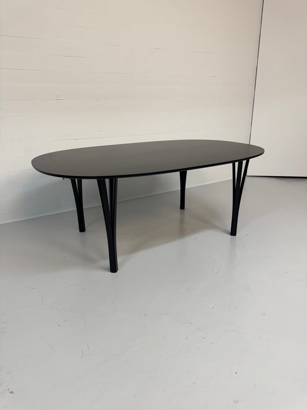 Piet Hein ‘Superellipse’ Fritz Hansen.