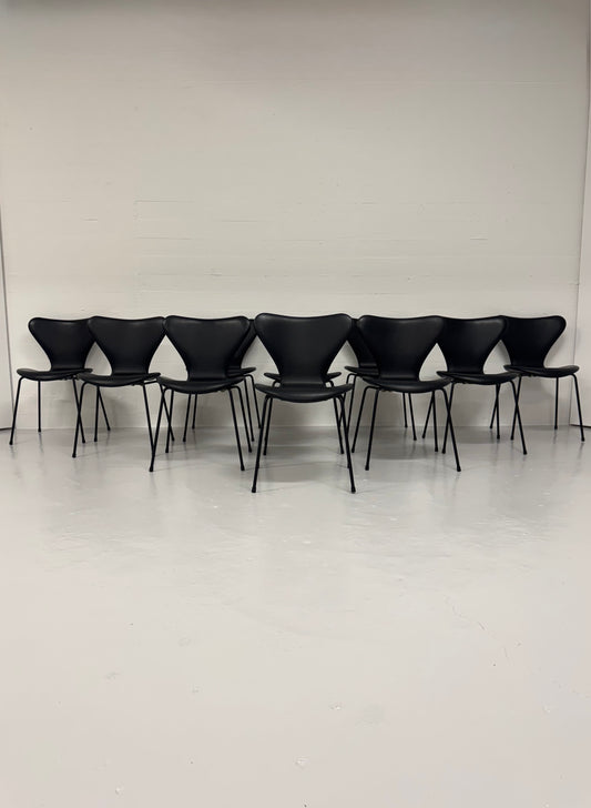 Arne Jacobsen ‘3107’ Fritz Hansen.