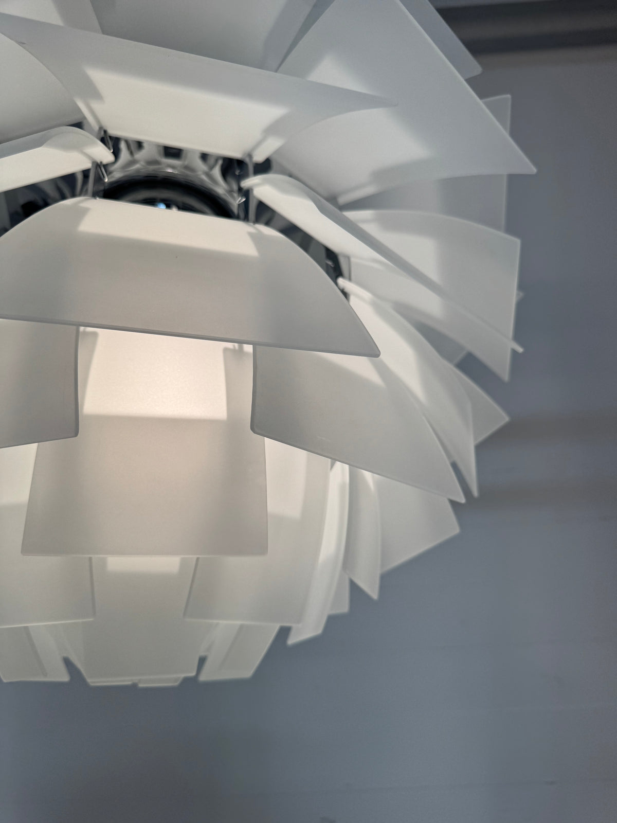 Poul Henningsen ‘Koglen’ Louis Poulsen, mat glas.