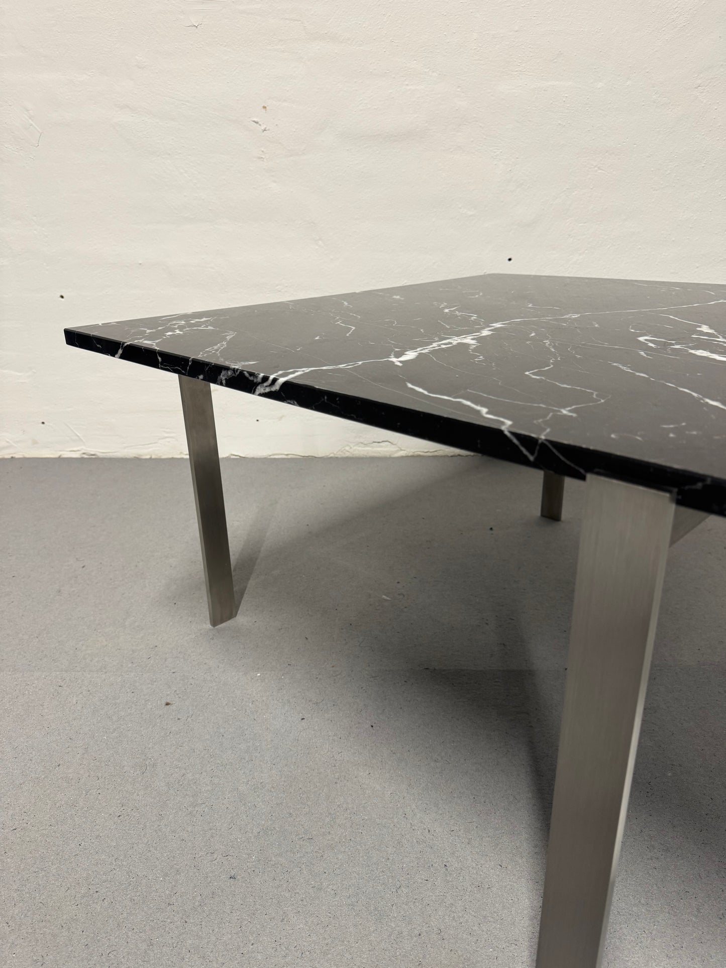 Mølballe ‘Barcelona’ Sofabord, sort marmor.