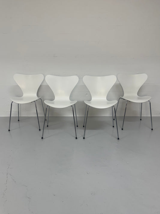 Arne Jacobsen ‘3107’ Fritz Hansen.