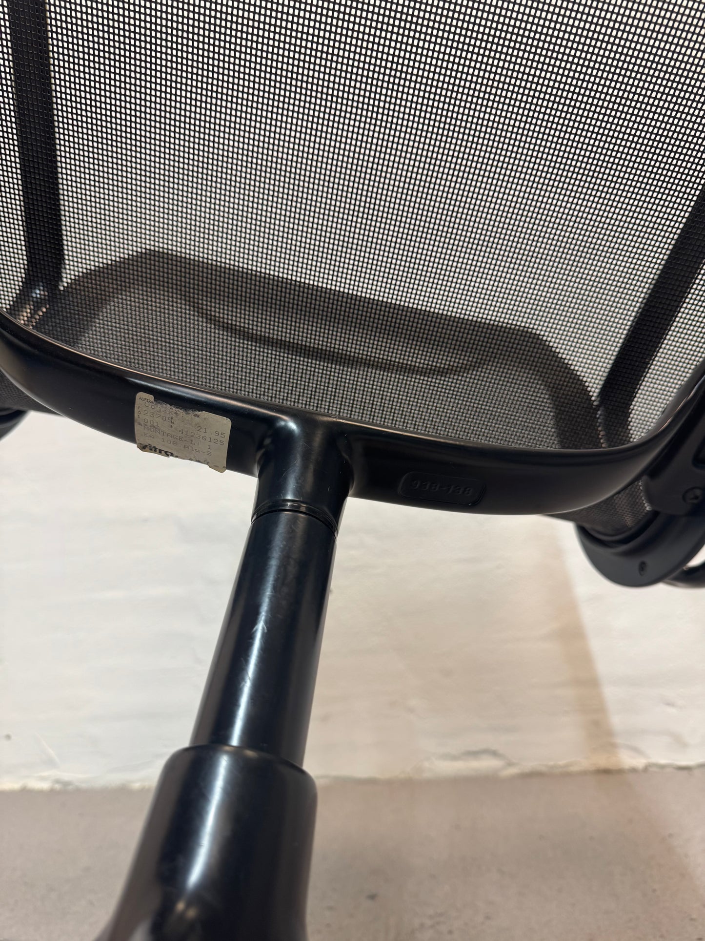 Charles Eames ‘EA107’ kontorstol, Vitra.