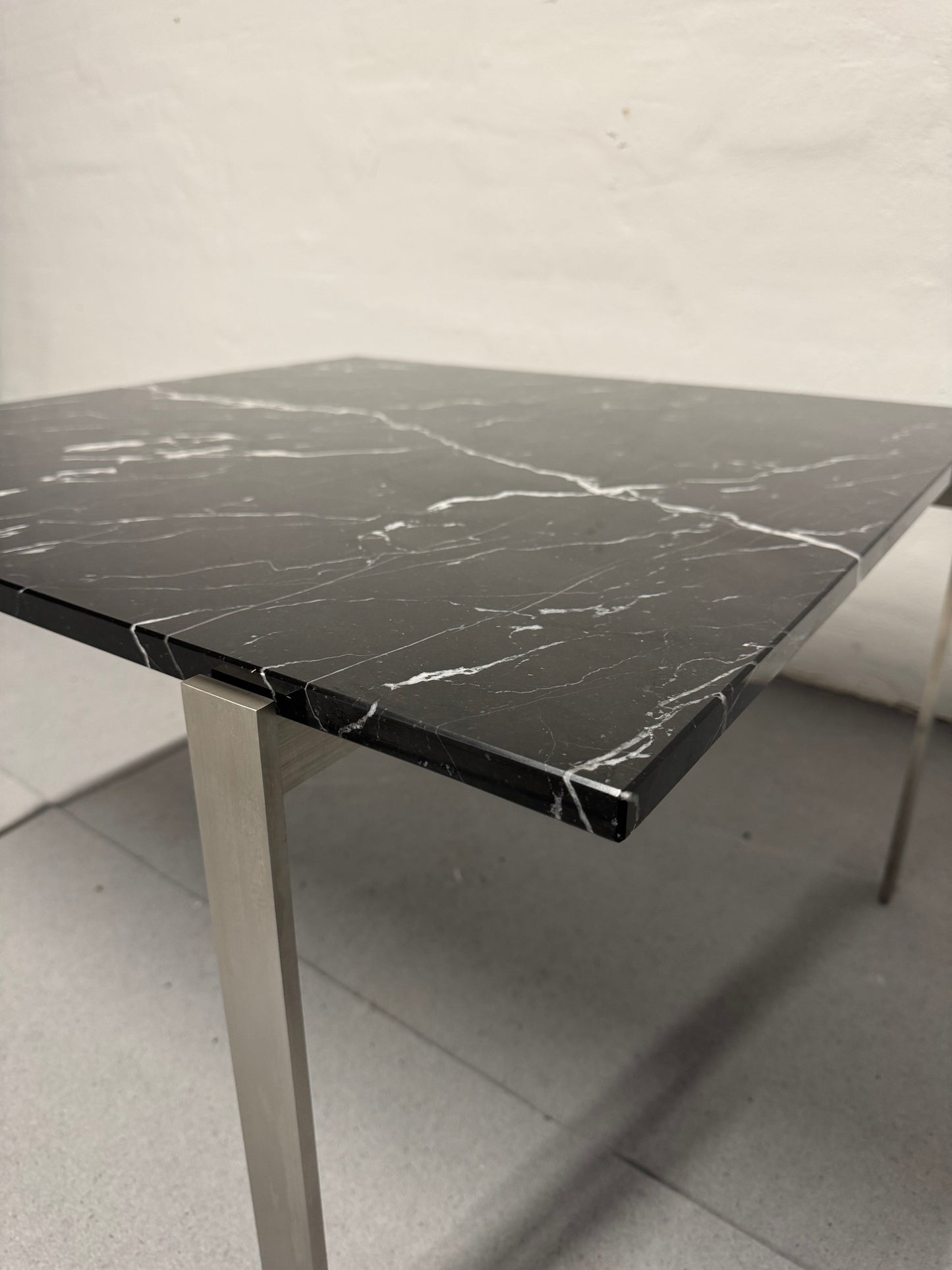 Mølballe ‘Barcelona’ Sofabord, sort marmor.
