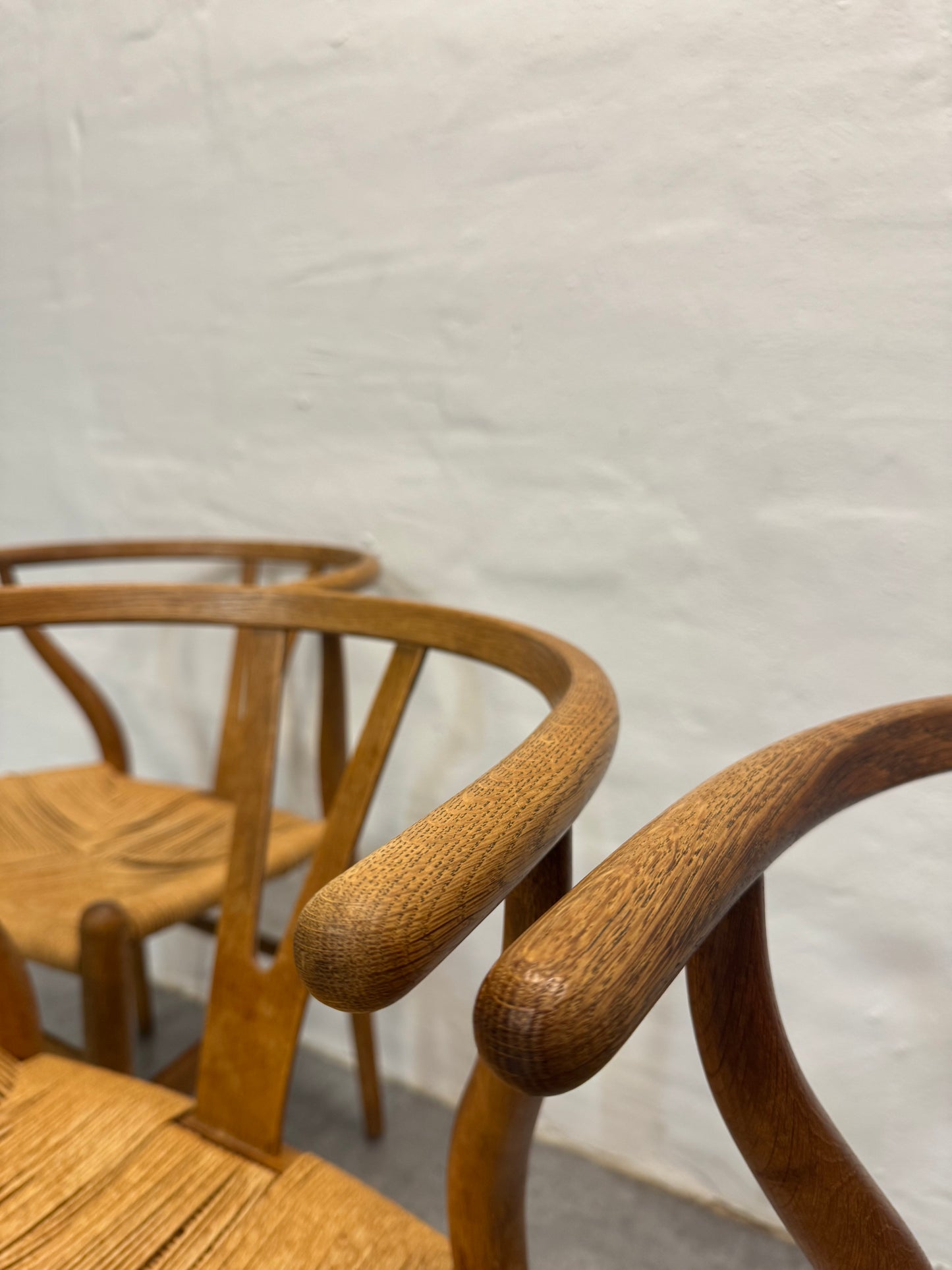 Eg, Hans J. Wegner ‘CH24/Y-stolen’ Carl Hansen & Søn.