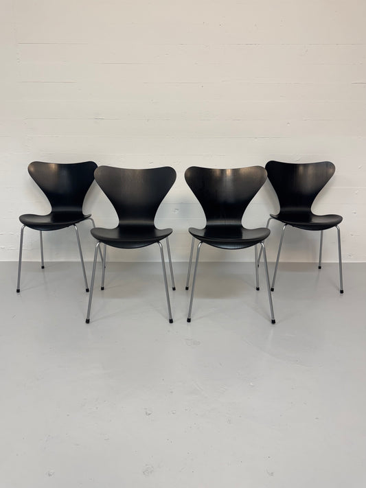 Arne Jacobsen ‘3107’ Fritz Hansen.