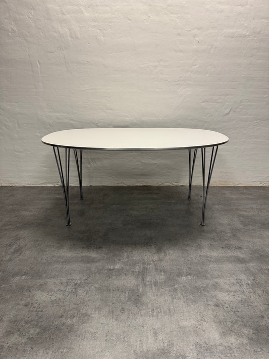 Piet Hein & Bruno Mathsson ‘Superellipse’ Fritz Hansen.